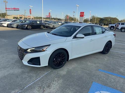 Pearl White Tri-Coat 2026 Nissan Altima SV
