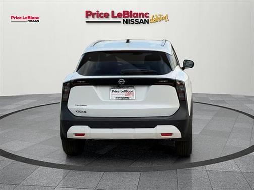 Aspen White Tri 2026 Nissan Kicks SV