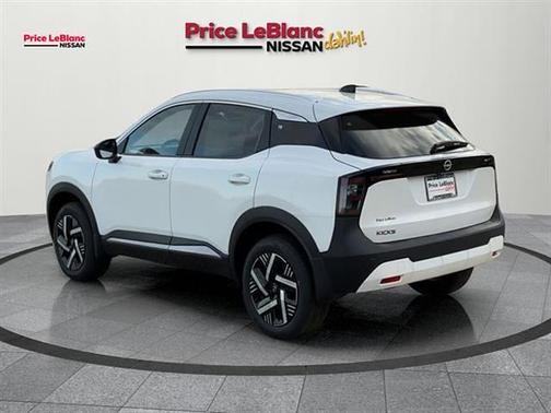 Aspen White Tri 2026 Nissan Kicks SV