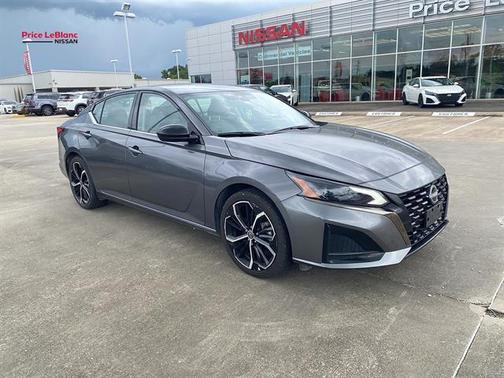 Gun Metallic 2025 Nissan Altima SR