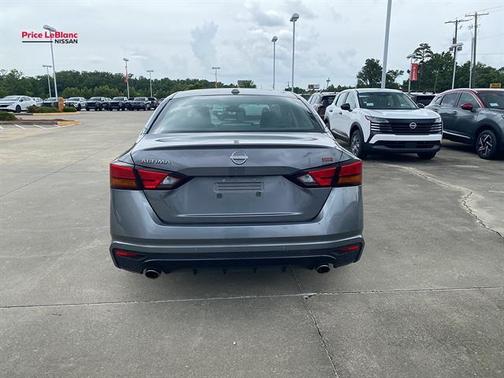 Gun Metallic 2025 Nissan Altima SR