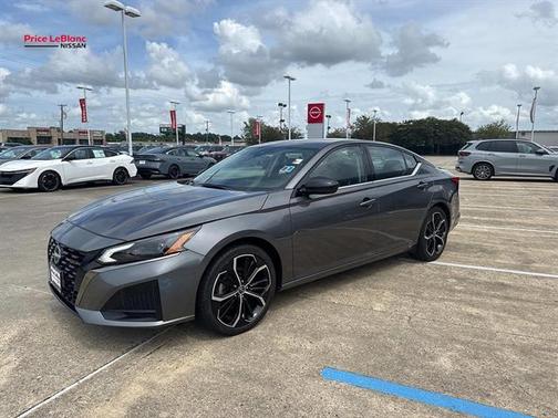 Gun Metallic 2025 Nissan Altima SR