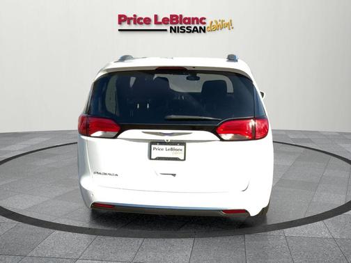 2018 Chrysler Pacifica Touring-L
