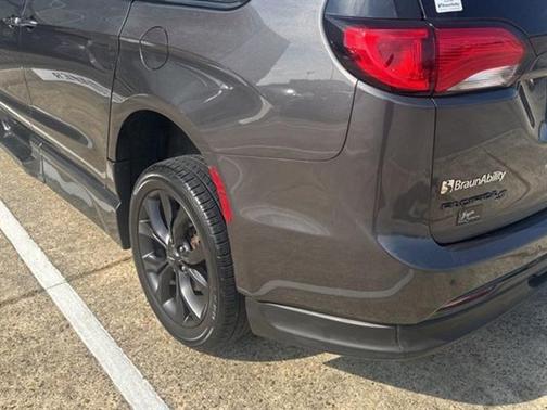 2019 Chrysler Pacifica Touring-L