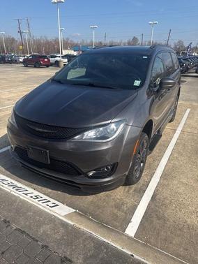 2019 Chrysler Pacifica Touring-L