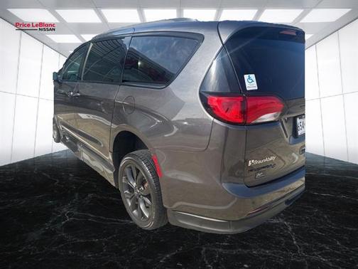 2019 Chrysler Pacifica Touring-L