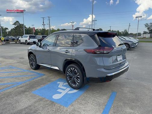 Boulder Gray Pearl / Super Black 2026 Nissan Rogue Platinum