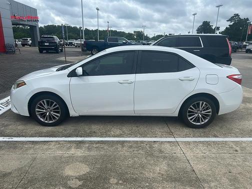 Super White 2015 Toyota Corolla LE Plus
