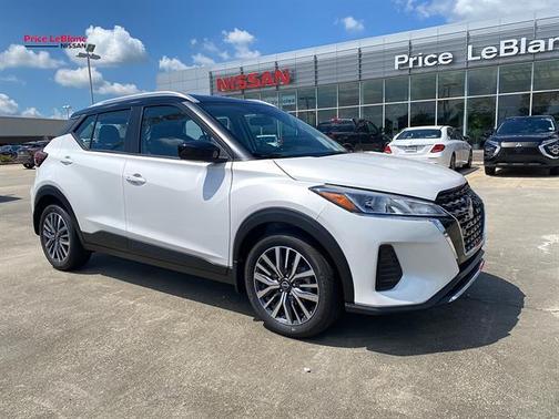 Aspen White / Super Black 2024 Nissan Kicks SV
