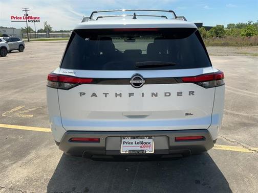 Everest White P 2026 Nissan Pathfinder SL