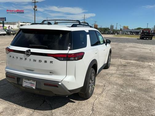 Everest White P 2026 Nissan Pathfinder SL