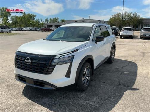 Everest White P 2026 Nissan Pathfinder SL