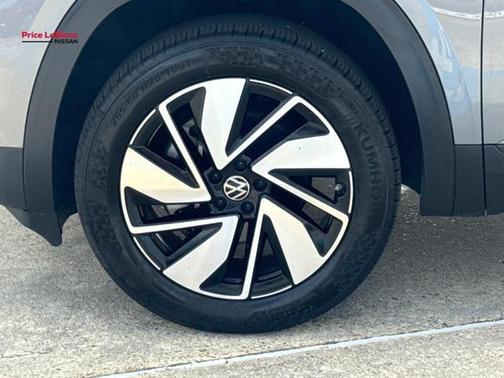 Platinum Gray Metallic 2025 Volkswagen Atlas 2.0T SE w/Technology