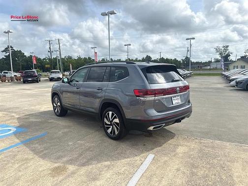 Platinum Gray Metallic 2025 Volkswagen Atlas 2.0T SE w/Technology