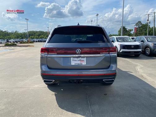 Platinum Gray Metallic 2025 Volkswagen Atlas 2.0T SE w/Technology