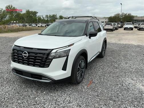 White / Black 2026 Nissan Pathfinder Platinum