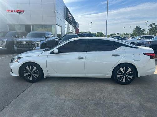 White 2020 Nissan Altima 2.5 SL