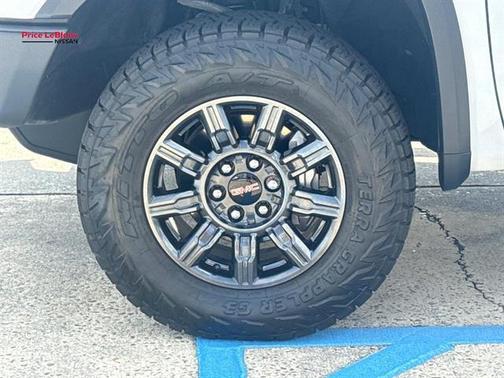 Summit White 2025 GMC Sierra 1500 AT4X