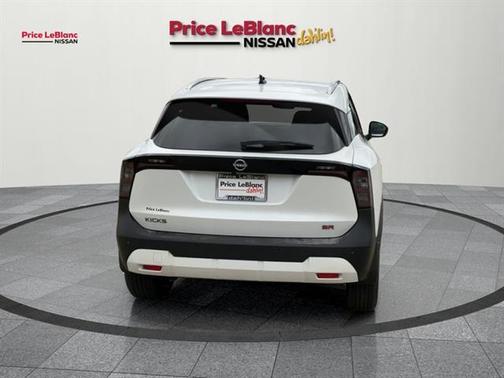 Aspen White Tri 2026 Nissan Kicks SR