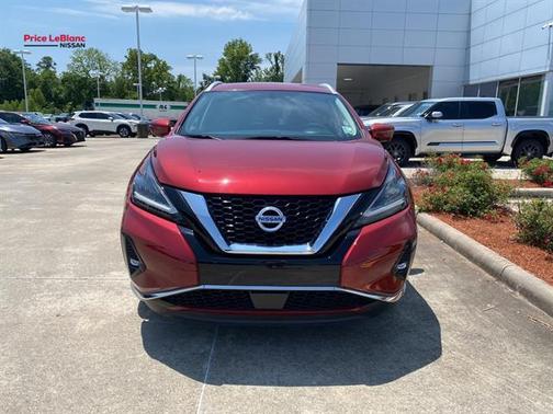Red 2019 Nissan Murano SL