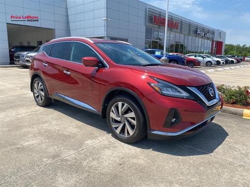 Red 2019 Nissan Murano SL