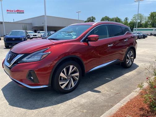 Red 2019 Nissan Murano SL