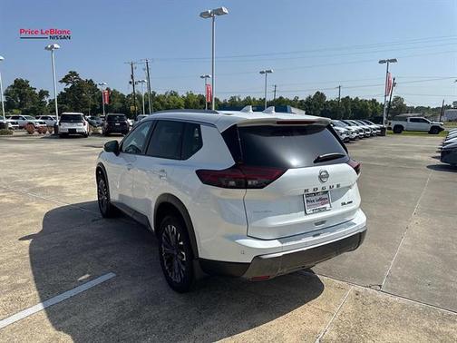 Pearl 2025 Nissan Rogue SL