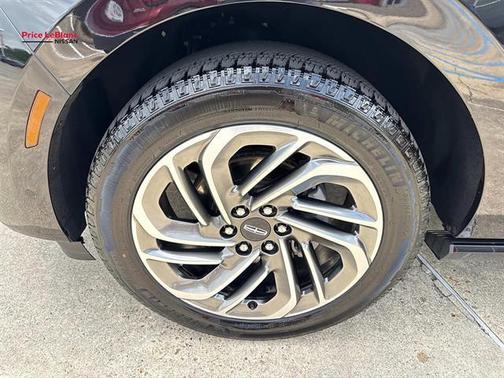 Infinite Black Metallic 2025 Lincoln Navigator Reserve