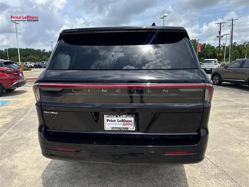 Infinite Black Metallic 2025 Lincoln Navigator Reserve
