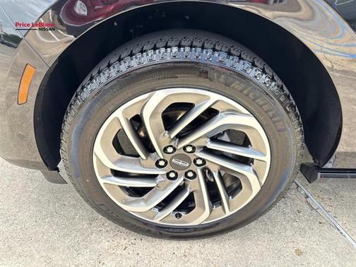 Infinite Black Metallic 2025 Lincoln Navigator Reserve