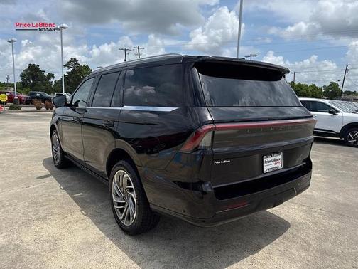 Infinite Black Metallic 2025 Lincoln Navigator Reserve