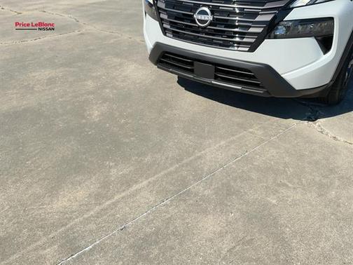 Everest White P 2026 Nissan Rogue SV