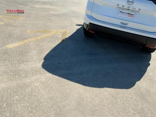 Everest White P 2026 Nissan Rogue SV