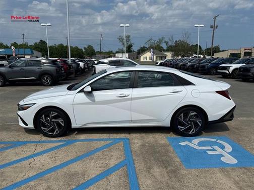 Serenity White Pearl 2025 Hyundai ELANTRA SEL Convenience