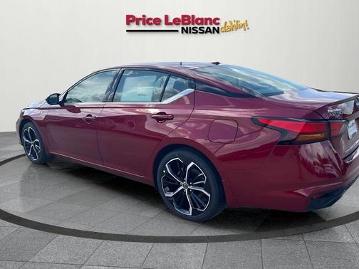 2025 Nissan Altima SR