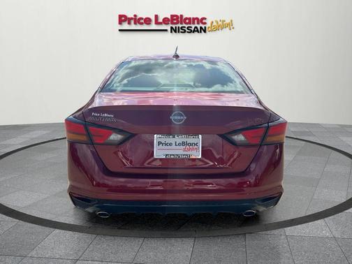 2025 Nissan Altima SR