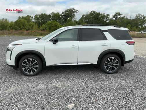 Everest White P 2026 Nissan Pathfinder Platinum