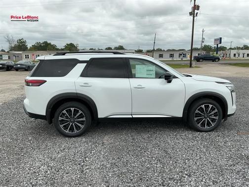 Everest White P 2026 Nissan Pathfinder Platinum