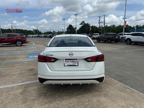 Glacier White 2025 Nissan Altima SV