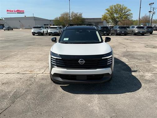 2t Wht Blk Roof 2026 Nissan Kicks SV