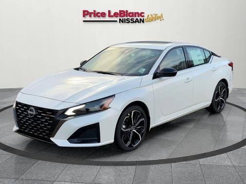 2025 Nissan Altima SR