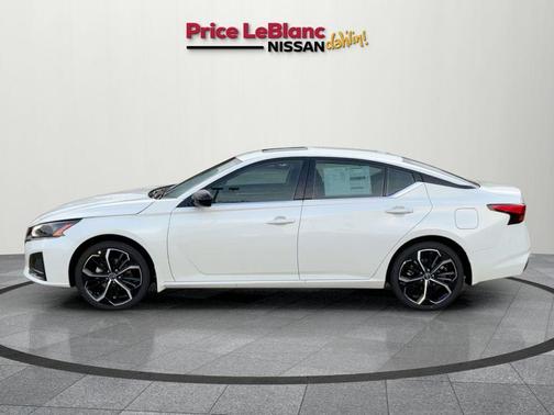 2025 Nissan Altima SR
