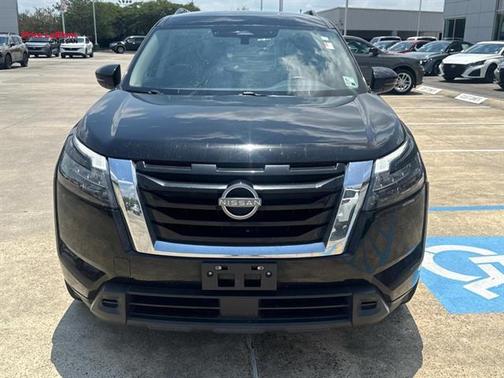 Black 2023 Nissan Pathfinder SV