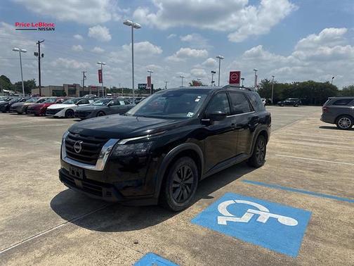Black 2023 Nissan Pathfinder SV