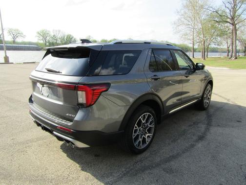 Carbonized Gray Metallic 2025 Ford Explorer Platinum