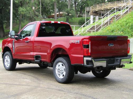 Ruby Red Metallic Tinted Clearcoat 2026 Ford F-350 XLT