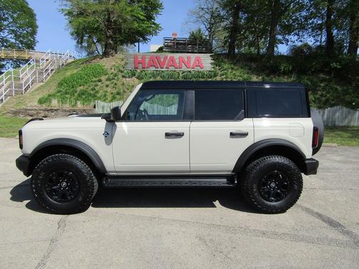 Desert Sand 2026 Ford Bronco Outer Banks