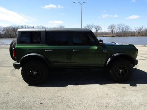 Eruption Green Metallic 2023 Ford Bronco Wildtrak