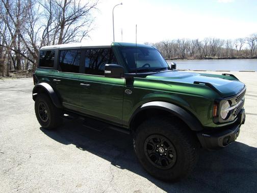 Eruption Green Metallic 2023 Ford Bronco Wildtrak
