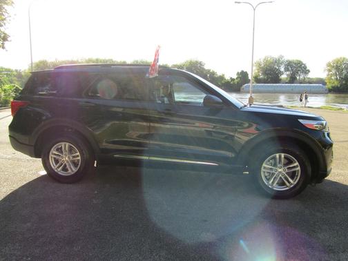 Agate Black Metallic 2023 Ford Explorer XLT